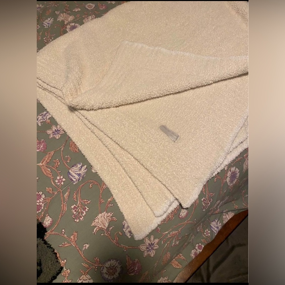 Barefoot dreams blanket
